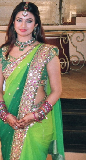 6glsfa0; divyanka tripathi
