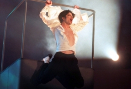 0-197891-highres_00000401920643 - Earth Song