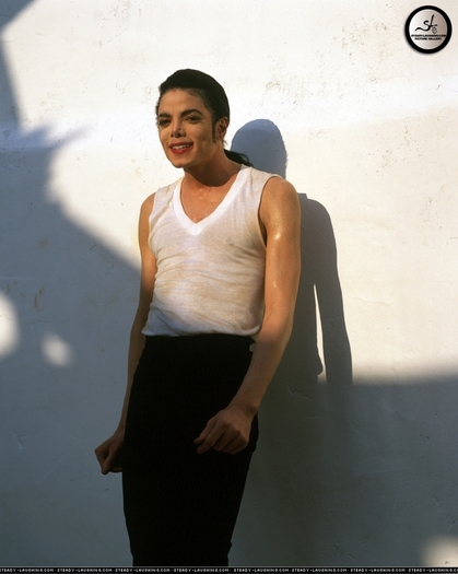 In-the-closet-michael-jackson-6958372-900-1127 - In The Closet