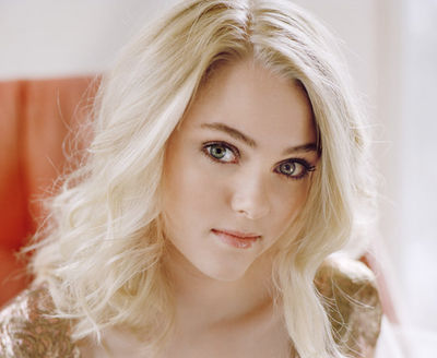 normal_mq13 - AnnaSophia-Robb