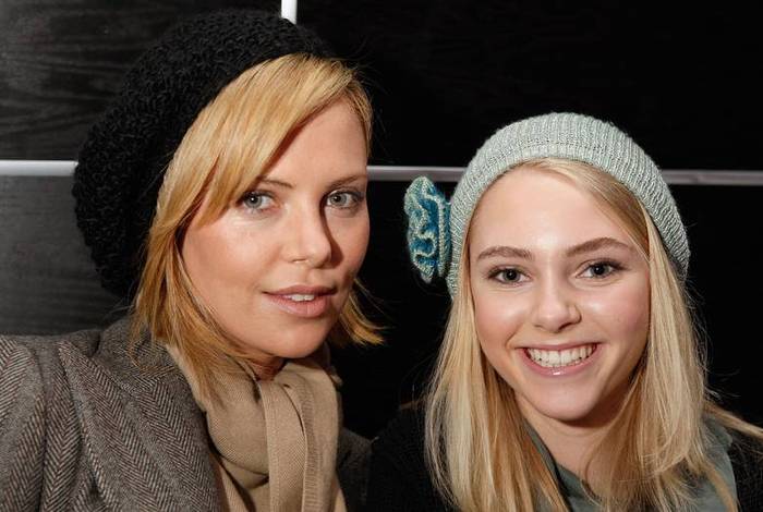 annasophiarobbfan_COM-sleepwalking-charlizetheron-2008jan23-001