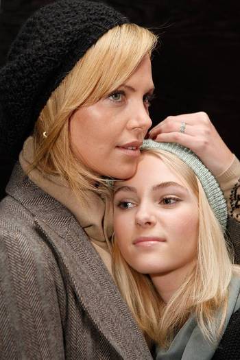 annasophiarobbfan_COM-sleepwalking-charlizetheron-2008jan23-003