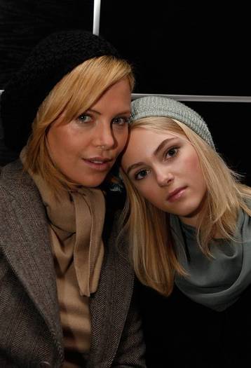 annasophiarobbfan_COM-sleepwalking-charlizetheron-2008jan23-006