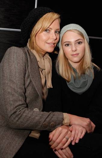 annasophiarobbfan_COM-sleepwalking-charlizetheron-2008jan23-009