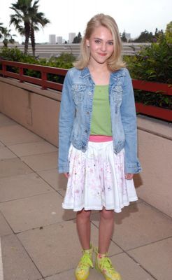 normal_mq006 - AnnaSophia-Robb