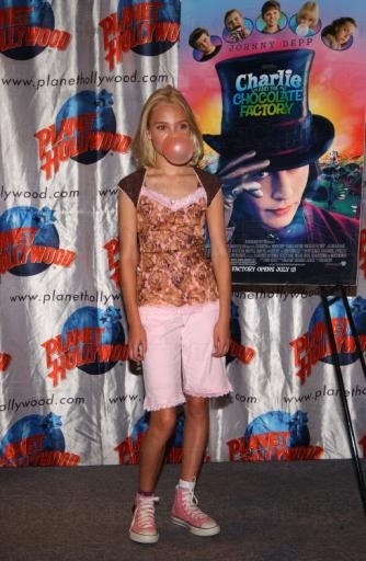 annasophiarobbfan_com-bubblegumblowingcontest-2005jul12-d001