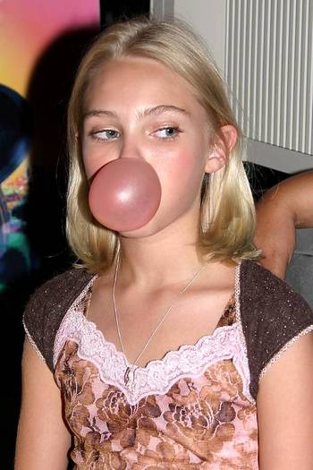 annasophiarobbfan_com-bubblegumblowingcontest-2005jul12-i001