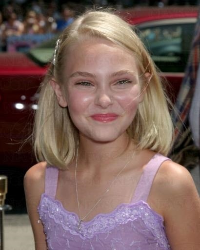annasophiarobbfan_com-charlieandthechocolatefactory-2005jul10-b009 - AnnaSophia-Robb