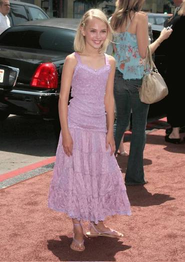 annasophiarobbfan_com-charlieandthechocolatefactory-2005jul10-e001