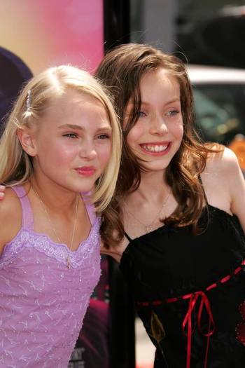 annasophiarobbfan_com-charlieandthechocolatefactory-2005jul10-f002