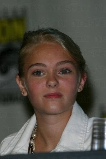 annasophiarobbfan_dot_com-sandiegocomiccon-2006jul20-a001 - AnnaSophia-Robb