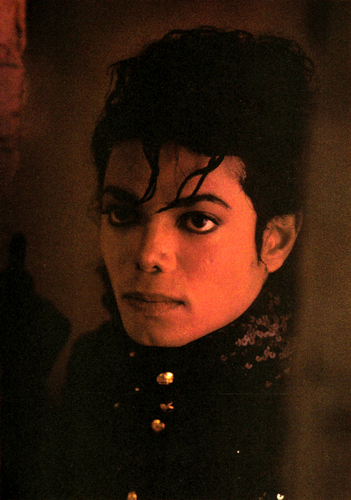 Michael-michael-jackson-9941839-351-500