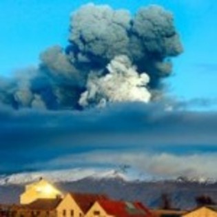 Activitatea vulcanului din Islanda s a intensificat   externe - norul de cenusa
