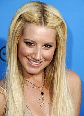 Ashley_Tisdale_1247554132_0