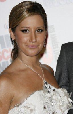 Ashley-Tisdale-1229341382 - poze asli