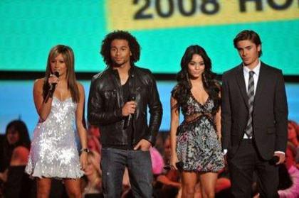 Ashley-Tisdale-1229341864