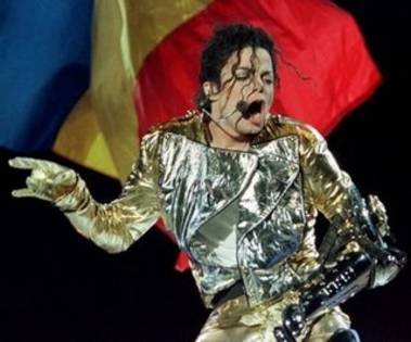 FSYRXBLTNJTFIOKVFJT[1] - HIStory Tour