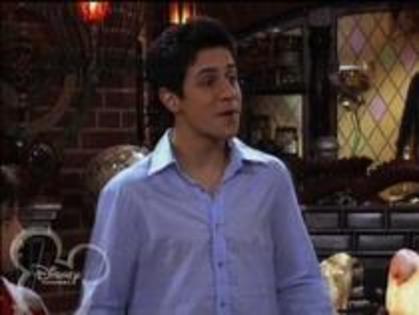 12416186_RNPHAJRTP - un episod din magicieni din waverly place