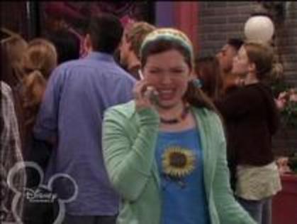 12416190_FVSVXZBNY - un episod din magicieni din waverly place