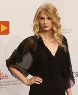 11094403_PEHFHIKQM - taylor swit