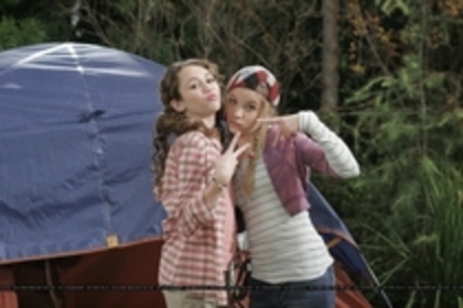 12313908_ZBQFZZYWA - Hannah Montana 1-00