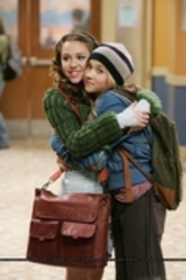 12313915_HLWBKYRQY - Hannah Montana 1-00