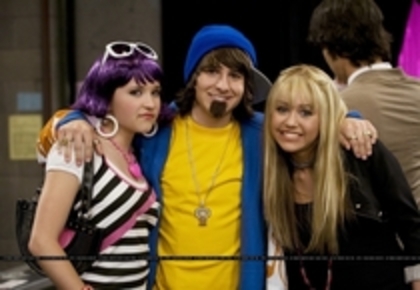 12314573_WNOXEGMDY - Hannah Montana 2-00