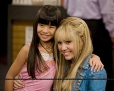 12315185_LHIZRJNNG - Hannah Montana 2-00