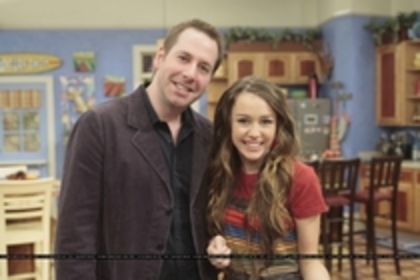 12314491_AWOBNKZDF - Hannah Montana 2-00