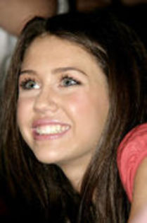 12763714_FEGREGYBL - Hannah Montana Behind the Spotlight DVD Signing in London March 27 2007-00