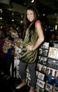 12763682_FMKLFUDRD - Hannah Montana Behind the Spotlight DVD Signing in London March 27 2007-00