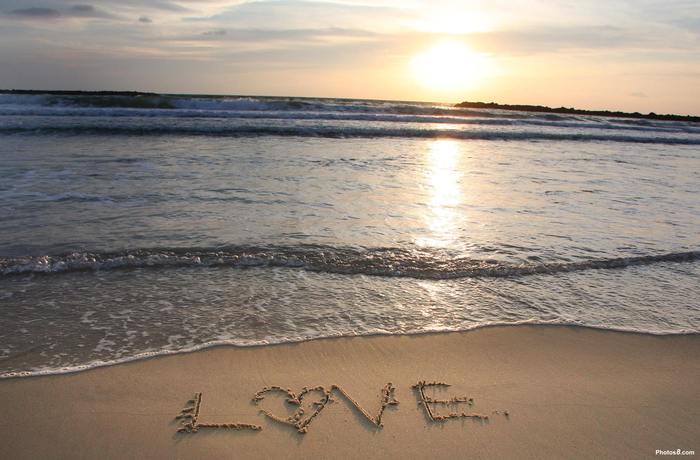 love_on_beach_sand-other - Walpapers