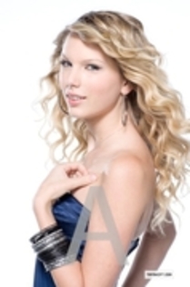 11429161_RCZBSEDAZ - Sedinta foto-Taylor Swift 3