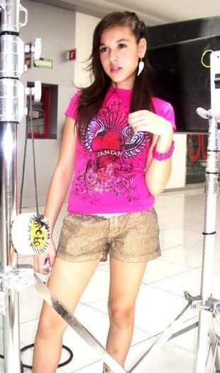 Danna Paola l_77212e48c9920d6480db98d7e5be