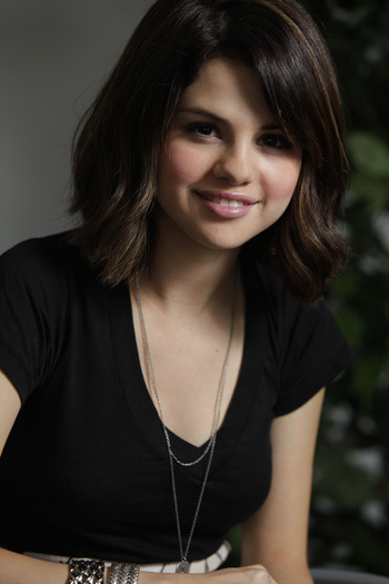 selena-gomez-portraits[1]