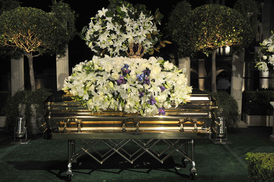 c5ee7f2dfaa45502_Michael_Jackson_Funeral - Forest Lown