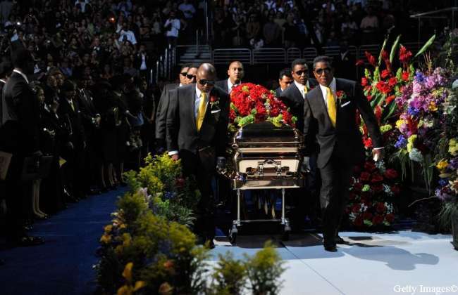 tb_650_funeralii_michael_jackson_familia - Funeraliile lui Michael Jackson