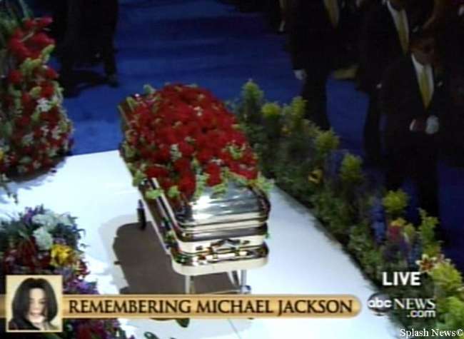tb_650_michael_jackson_coffin1 - Funeraliile lui Michael Jackson
