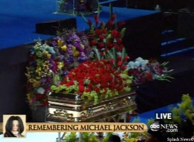 tb_650_michael_jackson_coffin2 - Funeraliile lui Michael Jackson