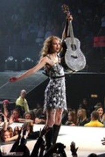 11684847_ISZXOYZWC - Taylor Swift