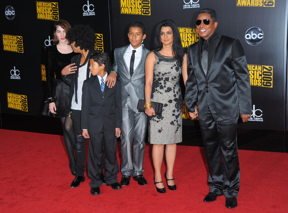 2009+American+Music+Awards+Arrivals+iW0-UTTJoVpl - Michael Jackson And His Family