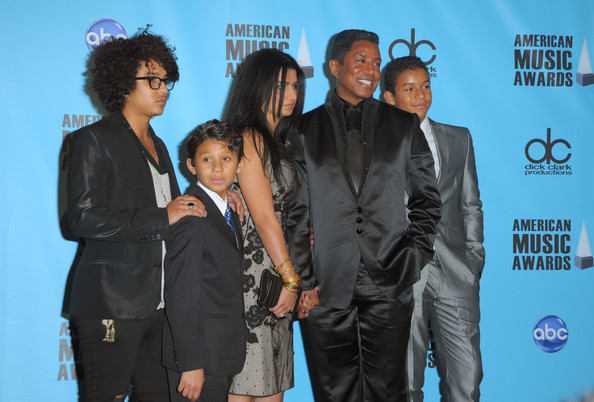 2009+American+Music+Awards+Press+Room+soHN7sxFuTLl - Michael Jackson And His Family