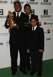 jermaine-award - Michael Jackson And His Family