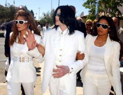 LUBYDBZVDDBXVOKCMVV - Michael Jackson And His Family