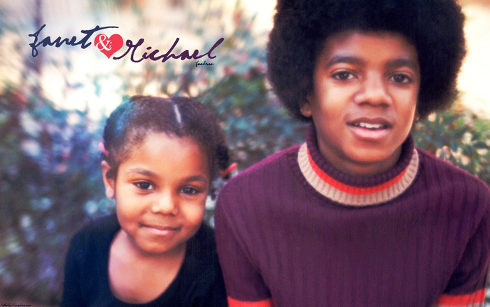 MJ-and-Janet-3-michael-jackson-7366256-1280-800 - Michael Jackson And His Family