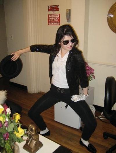 25rnjmt - Michael Jackson Style