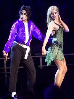 20090626--063000-picture_sin312_peoplejacks_0626_11 - Michael Jackson shi Britney Spears