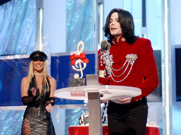 RLMFZTNTIXSXVBWAUVF - Michael Jackson shi Britney Spears