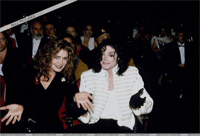 michaelebrookeem1993l - Michael Jackson shi Brooke Shields