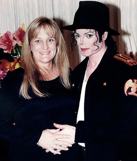 debbie-rowe-michael-jackson-picture[1]